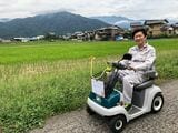 電動くるまいすを個人購入して、永平寺町でさまざまな体験を試みる筆者（関係者撮影）