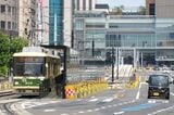 移転新設された稲荷町電停から広島駅方向を望む（撮影：伊原薫）