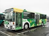 西鉄バスの「レトロフィット電気バス」。福岡市内の片江自動車営業所に2台導入した（記者撮影）