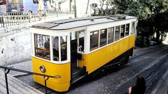 リスボン観光の象徴｢ケーブルカー事故｣なぜ起きた