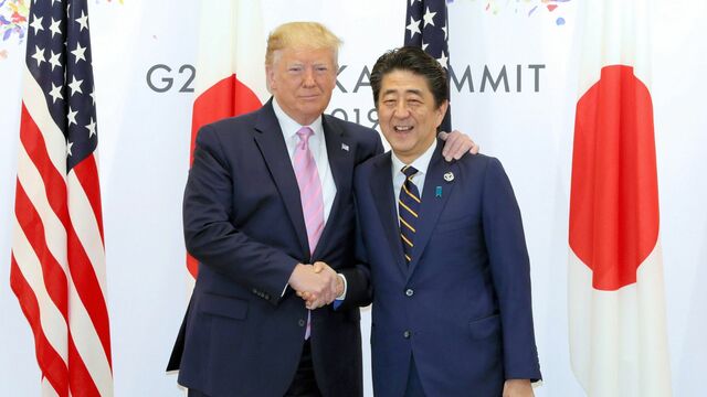 トランプ大統領が板門店で金正恩委員長と握手 現職大統領として初めて