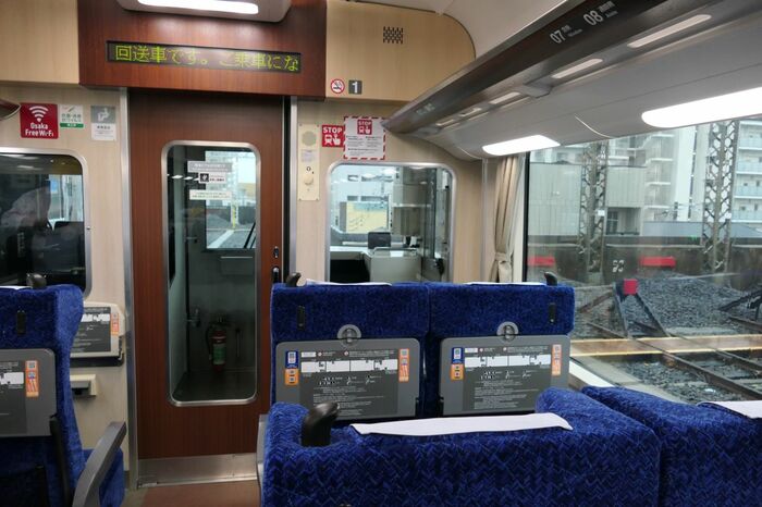 12000系は座席から前面展望が望める