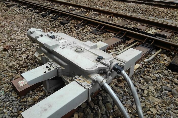 日本の無償資金援助で更新されたヤンゴン中央駅の分岐器