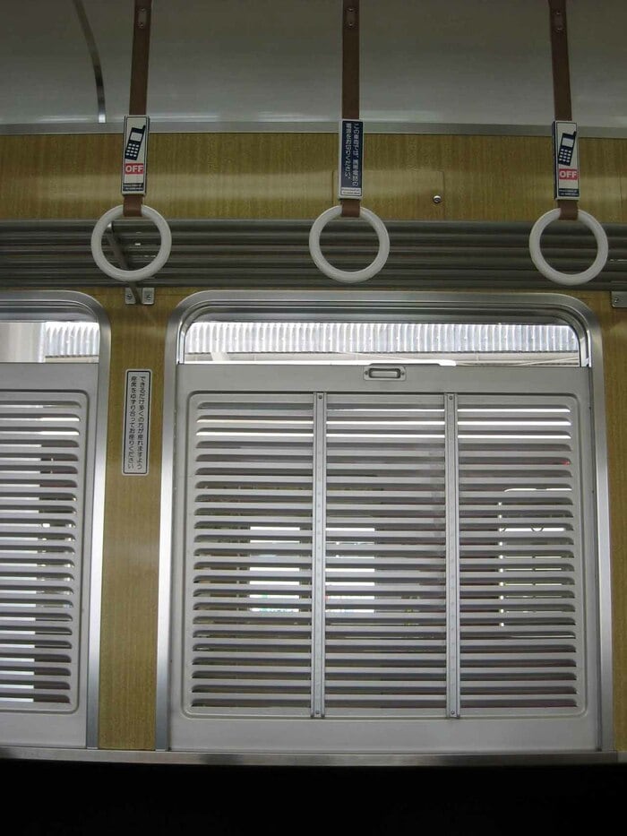長らく阪急電車の特徴だった「よろい戸」