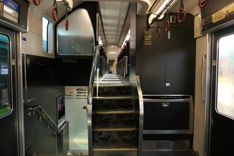 画像 | 京阪8000系｢プレミアムカー｣だけでない贅沢空間 優先席も