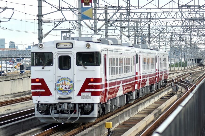 タイ・バンコク近郊で運行を開始した元JR東日本のキハ40系気動車（筆者撮影）