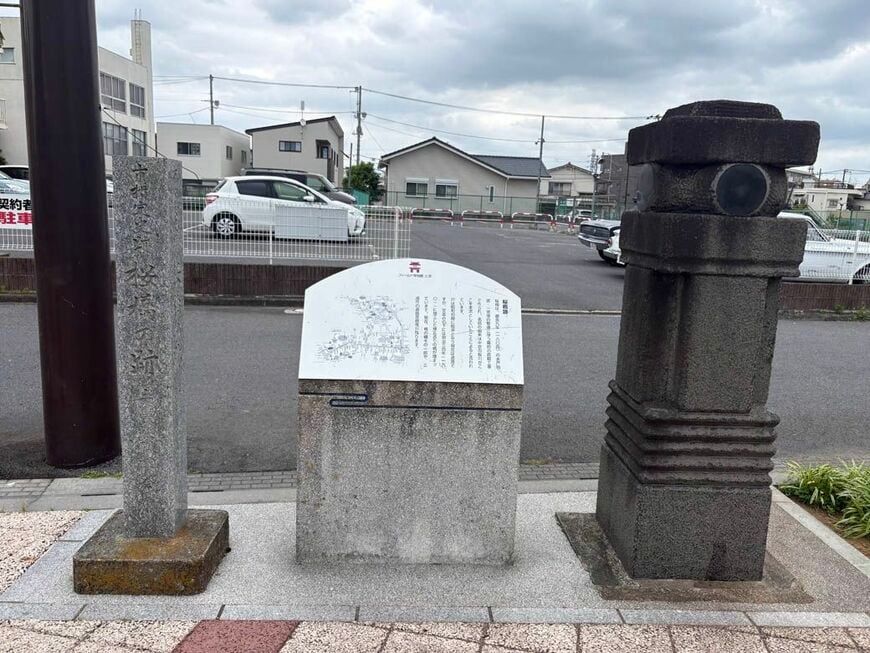 桜橋跡。現在は道路だが、交差点の下には橋が埋まっている（写真：筆者撮影）