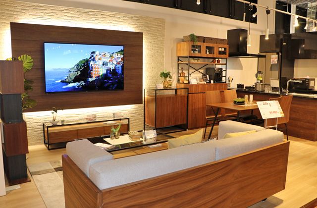 群馬県前橋市でオープンしたヤマダ電機と大塚家具のコラボ店（記者撮影）