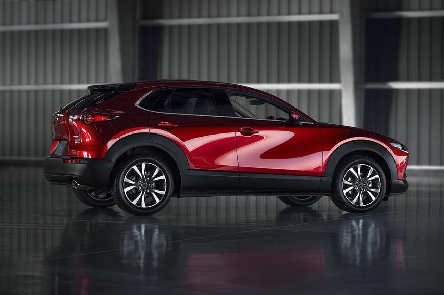 CX-30のリアビュー（写真：マツダ）