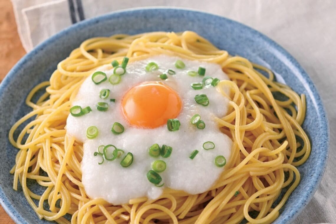 そばやうどんだけではなく、パスタにも！（『CO･OP 感動の冷凍野菜レシピ』（宝島社）より）