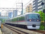 新宿線の特急「小江戸」は1993年に10000系の登場で運行を開始した（撮影：南正時）