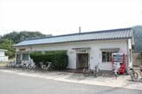 （旧線）山陰本線の浜田駅の一つ隣にある下府駅。今福線の旧線はここで分岐する計画だった（筆者撮影）