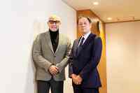 M-1が兼ね備える｢成功プロジェクトの共通点｣ 経営学者･楠木建氏がM-1創設者と漫才を語る