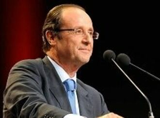 仏大統領選、「消去法」で勝利したオランド氏、動揺する金融市場