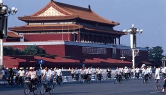 台湾の経済発展に中国は有効か、対中FTAをめぐり与野党が激論