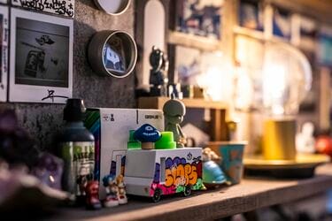 29歳のライフ&アートが詰まった｢6畳の秘密基地｣ 小さな部屋から