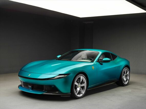 2つのかたまりが噛み合ったようなボディデザイン（写真：Ferrari）