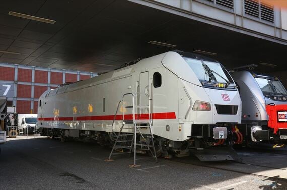 Talgo locomotive for ICE-L