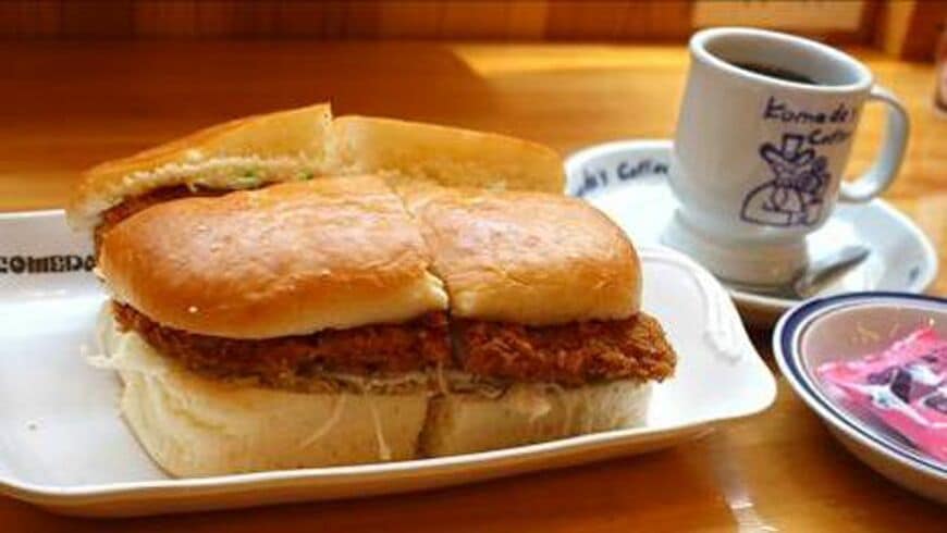 コメダ珈琲店の隠れた名物「カツパン」。実測したところ、高さ7cmもあった（筆者撮影）