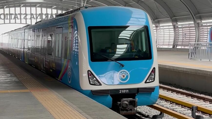 ナイジェリアの新鉄道（LRMT）、通称「ブルーライン」