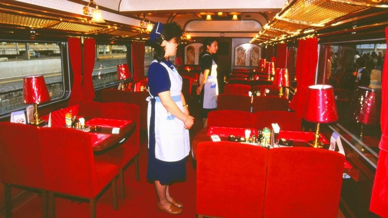 食堂車 フランス料理も寿司もありの1年 特急 観光列車 東洋経済オンライン 社会をよくする経済ニュース