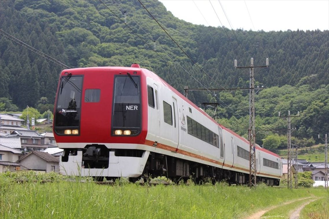 元JR253系の長野電鉄「スノーモンキー」