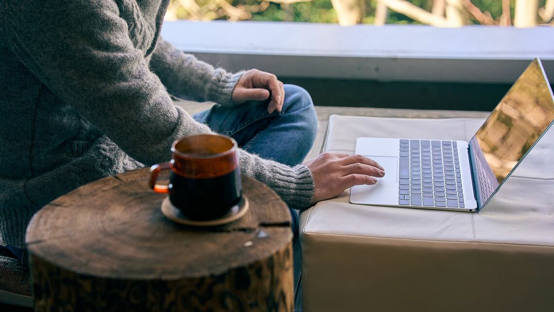 忙しい人でも手間なくFIREを達成する投資法とは？（写真：foly／PIXTA）