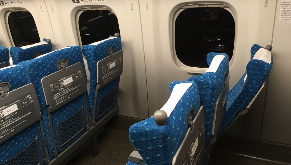 新幹線の｢リクライニング｣はどこまでOKか 欧州の航空会社は全面使用を
