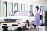 伊藤かずえさんと愛車の写真など（写真：日産自動車）