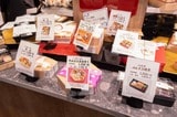 有名店の弁当が揃う点も人気だ（撮影：佐々木仁）