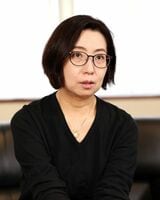 すぎの・あやこ/武蔵野大学法学部政治学科准教授。日本エネルギー経済研究所客員研究員。東京大学大学院法学政治学研究科博士課程修了。博士（法学）。2001年日本エネルギー経済研究所入所。アメリカのエネルギー政策・産業を中心に、アメリカの政策決定過程、エネルギーと関連が深い運輸・インフラ政策、税制、対外政策などを研究。同研究所で研究主幹を務めた後、2021年4月より現職（撮影：尾形文繁）