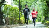 「健康を維持するためにジョギングする」という選択は、"タイミング"を誤ると健康を損ねるリスクもあります（写真：Ushico／PIXTA）