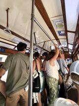 トラムはいつも混雑していた（筆者撮影）
