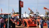 「World Ag Expo 2024」で展示されたクボタの農機（写真：© 2024 Bloomberg Finance LP）