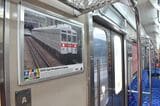 8500系8618編成の車内では、広告枠や中づりを使って車両の歴史や写真が展示された（筆者撮影）