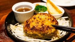 ｢ガッツリ系じゃないのになぜ人気？｣…箸を入れた瞬間ジュワッ､九州ローカル店の爆売れハンバーグが想像以上だった