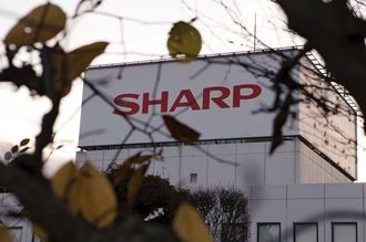 シャープ再建策､革新機構とホンハイが拮抗