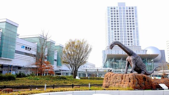 福井駅前の恐竜モニュメント