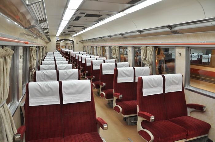 車内も一部立ち入りが可能。これはSEの車内