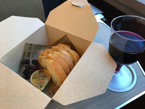 パンと干しぶどう、赤ワイン