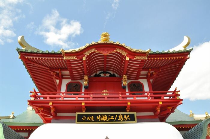 神社仏閣のようにも見える新駅舎の正面