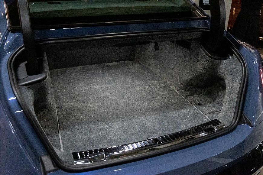 ロールス・ロイス「スペクター」（写真：三木宏章）