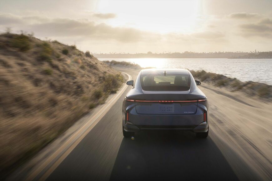 レクサス ES350e Luxury Executive（写真：LEXUS）