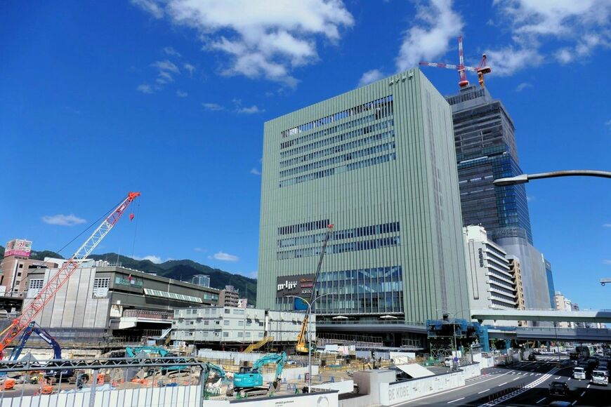 神戸の玄関口、三宮駅周辺では複数の大規模再開発プロジェクトが同時進行中（編集部撮影）