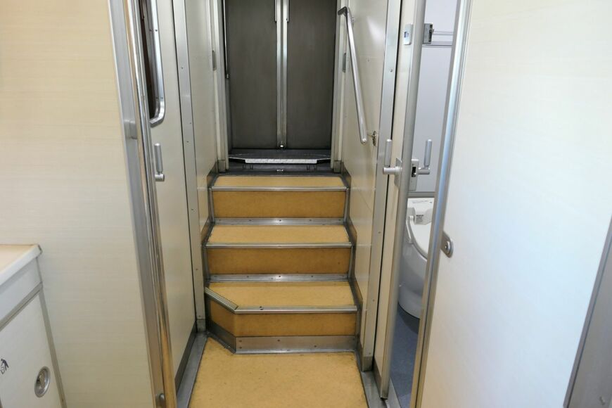 近鉄　ビスタカー　30000系　先頭車の車内