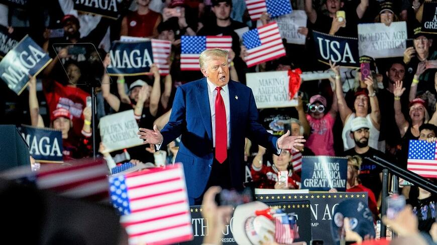 今は熱烈に応援しているトランプ支持者たちも、関税戦争が長引けば政権への不満から真逆の行動に出かねない（写真：ブルームバーグ）