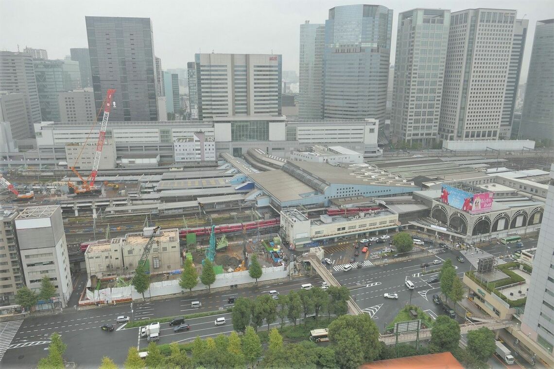 品川駅周辺ではさまざまな工事が進行中（記者撮影）