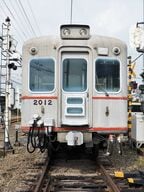 保存されている2000系アルミカーの正面