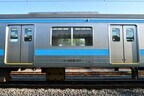 205系の側面。1段下降窓を採用しすっきりした