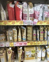 「パンテーン」と「ラックス」を支持する消費者も多い（筆者撮影）